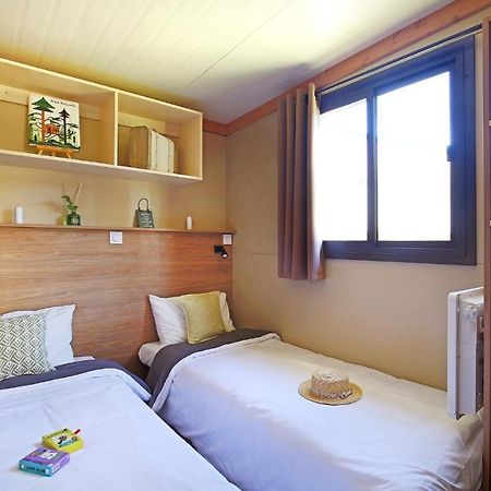 Camping Des Loisirs Evron Hotel Esterno foto