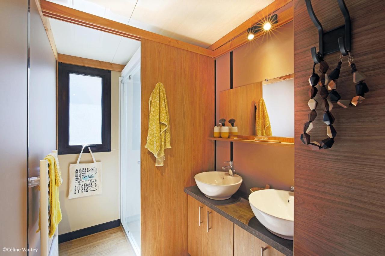 Camping Des Loisirs Evron Hotel Esterno foto