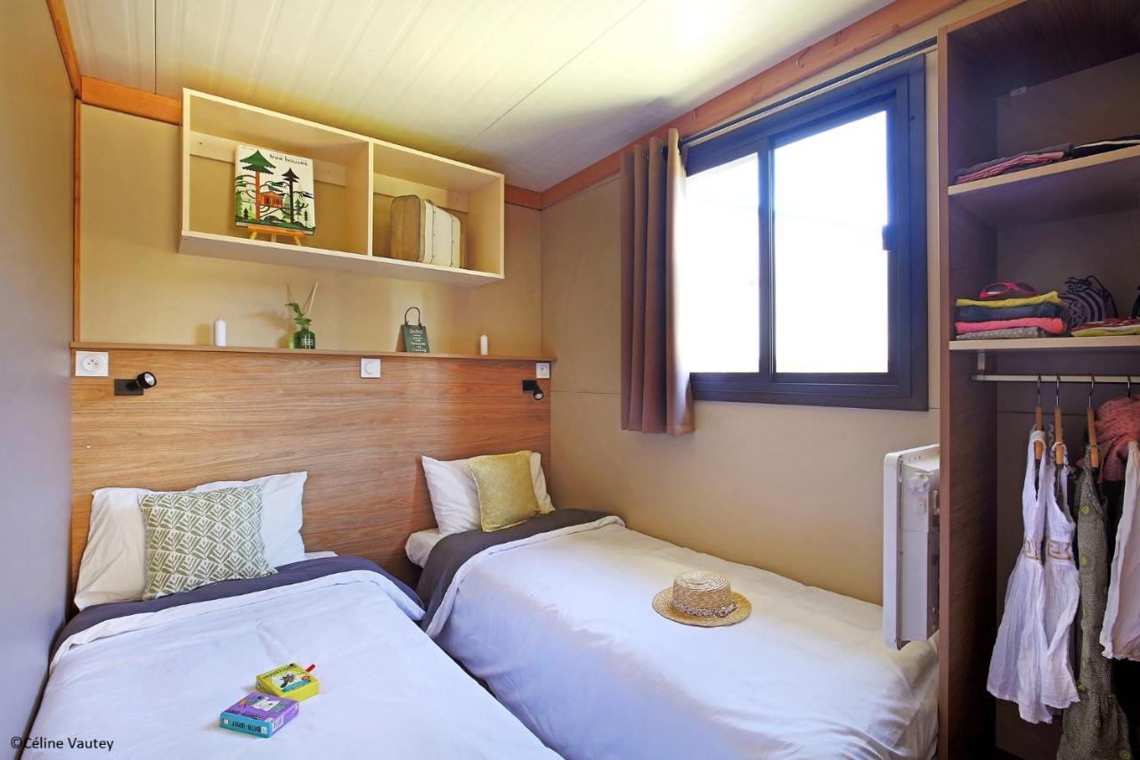 Camping Des Loisirs Evron Hotel Esterno foto