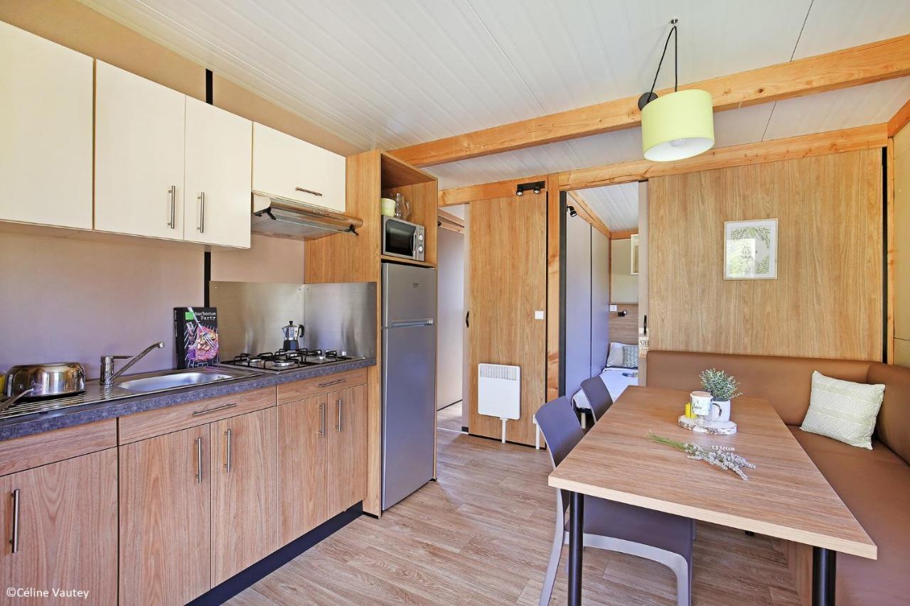 Camping Des Loisirs Evron Hotel Camera foto