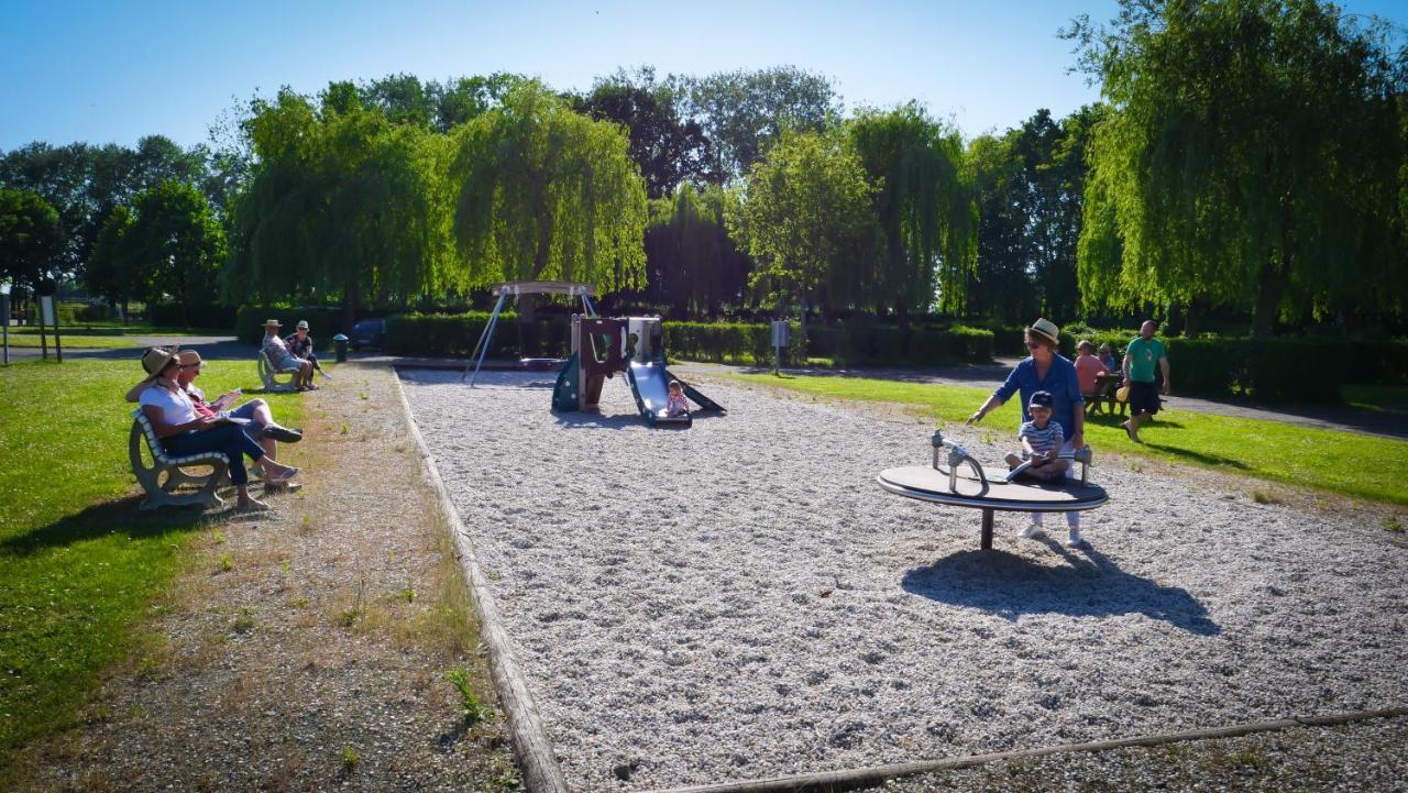 Camping Des Loisirs Evron Hotel Esterno foto