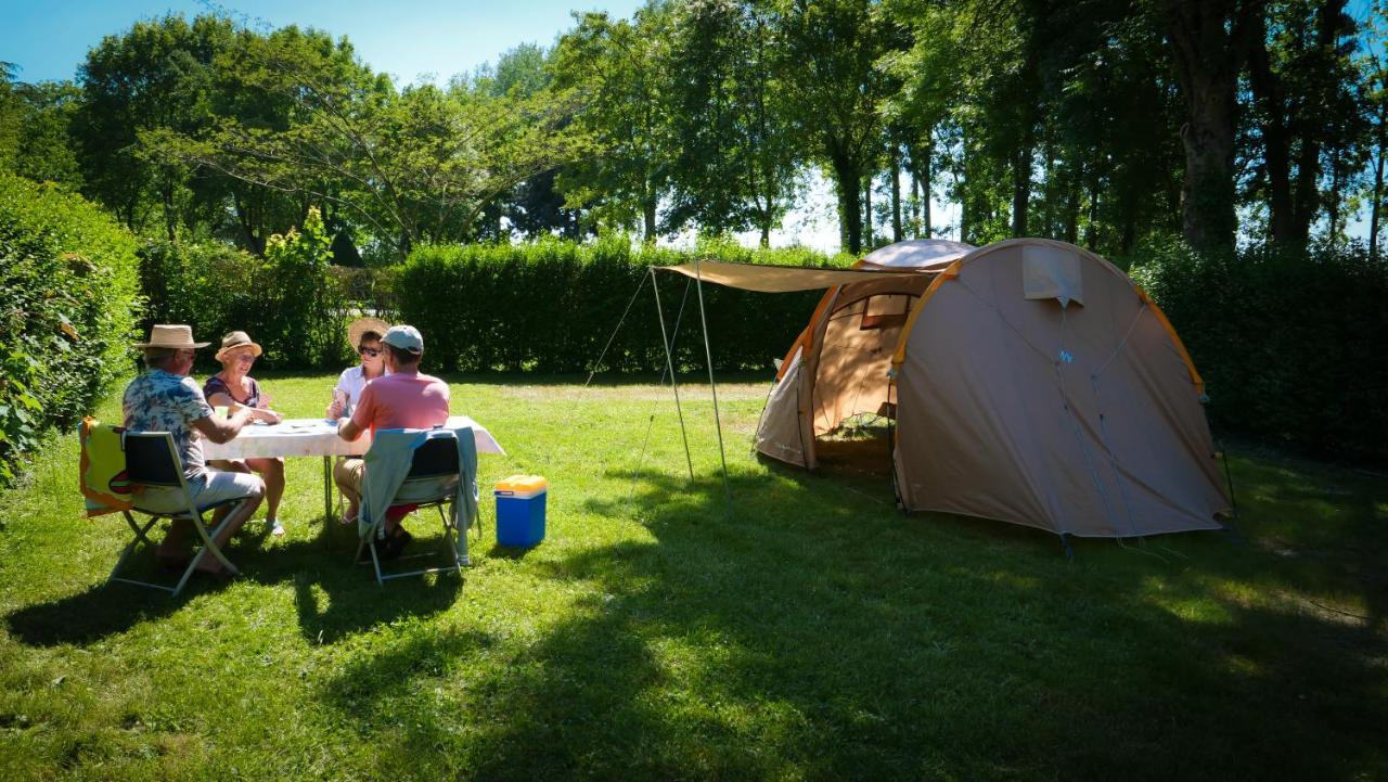 Camping Des Loisirs Evron Hotel Esterno foto